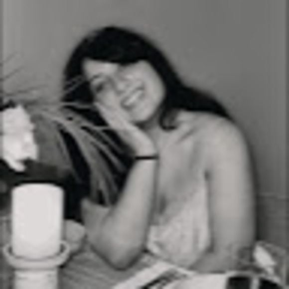 Meet your Posher, Eleni - Picture 1 of 1